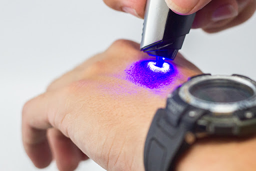 CreoPop 3D Printing Pen touching bare skin - safe for kids!